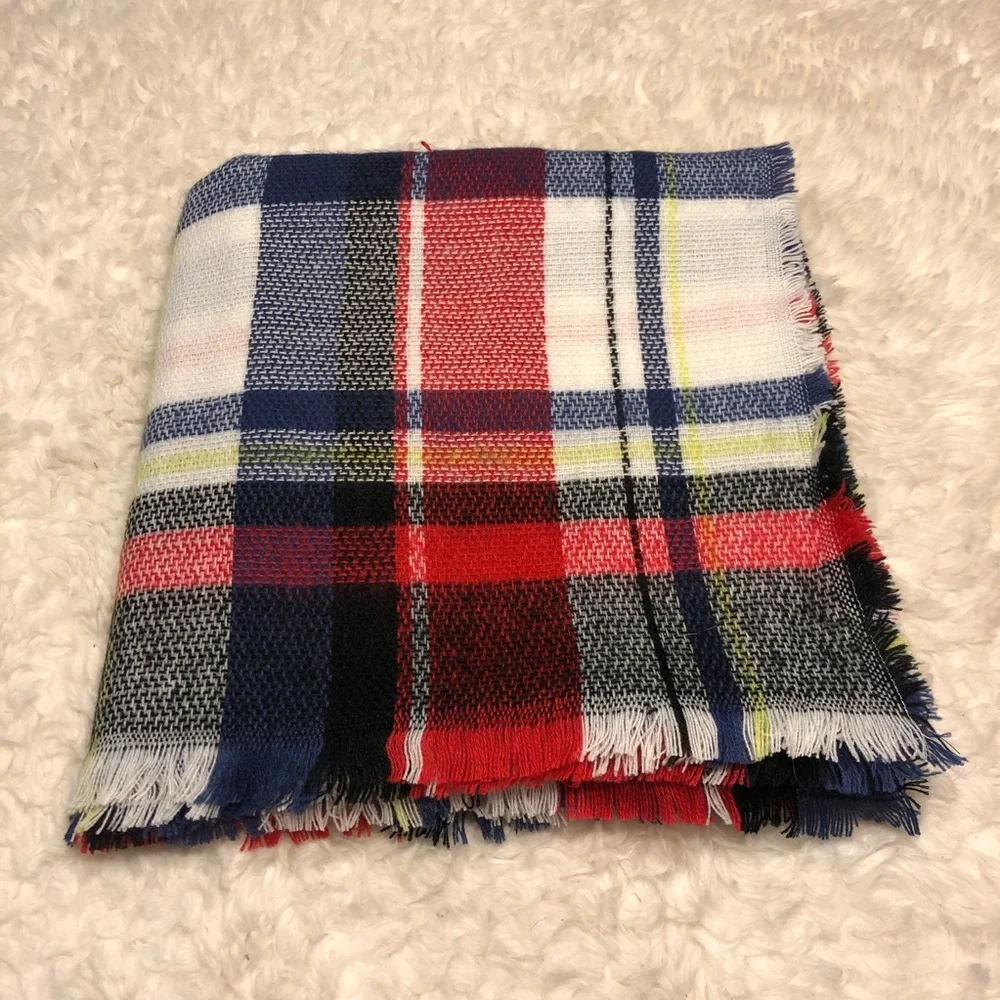 NWOT Large Plaid Blanket Scarf